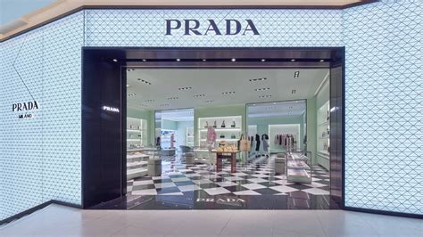 Así es la nueva y lujosa boutique de Prada en El Corte Inglés de 